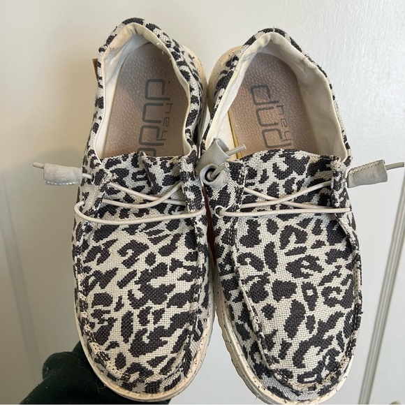 EUC Hey Dude Wendy Woven Cheetah Grey Size 7 - Picture 3 of 5